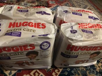 Neuf lot de 4 paquets de couches huggies extra care taille 4 soit 104 pants
