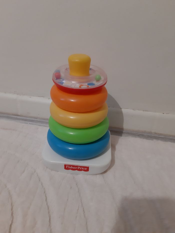 Pyramide arc en ciel à empiler Fisher Price - photo numéro 1