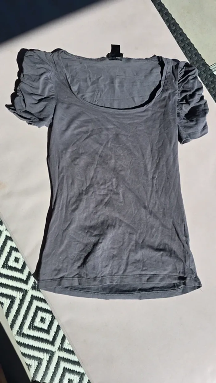 Top gris h&m taille 36 manches ballons