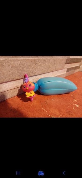 Banane avec figurine