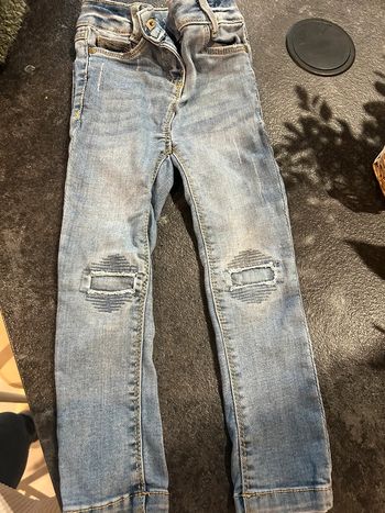 Jeans 2 ans / tape à l’œil