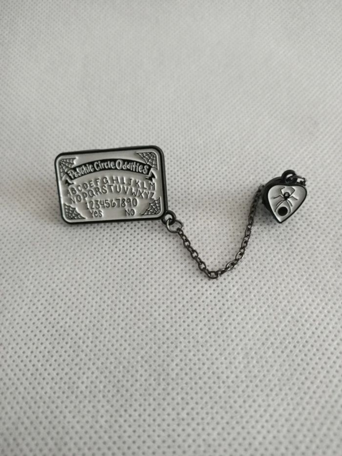 Pins planche de Ouija