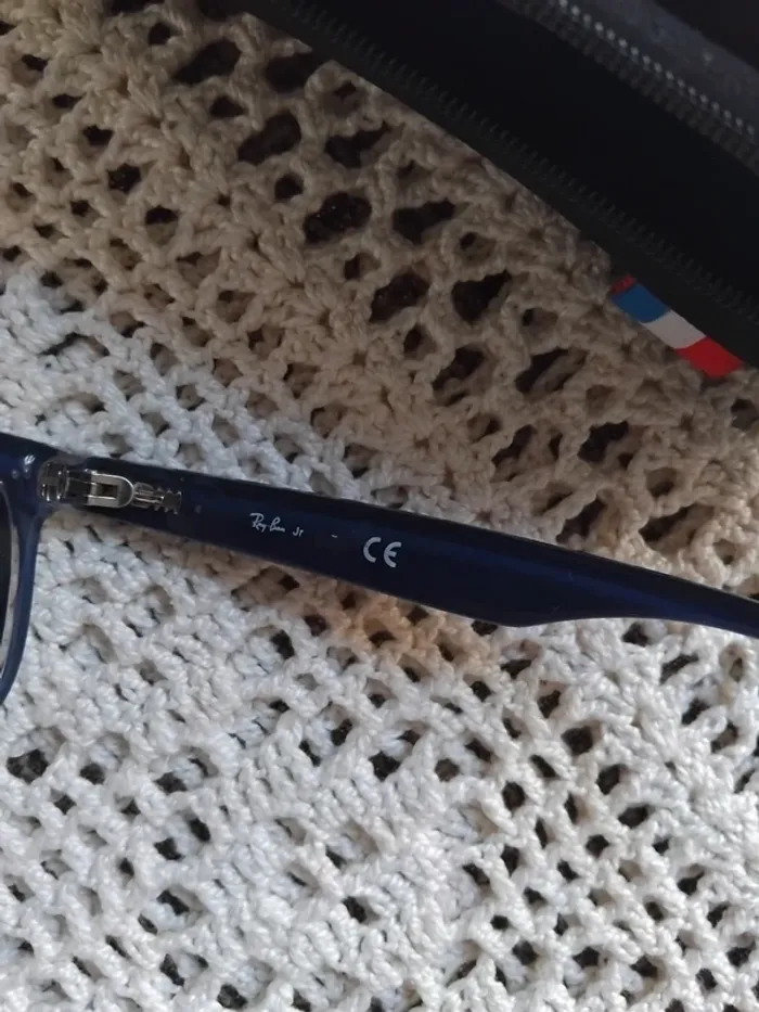 Lunette de soleil + étuie - photo numéro 9