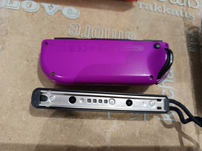Joycon Nintendo Switch en très bon état - photo numéro 4
