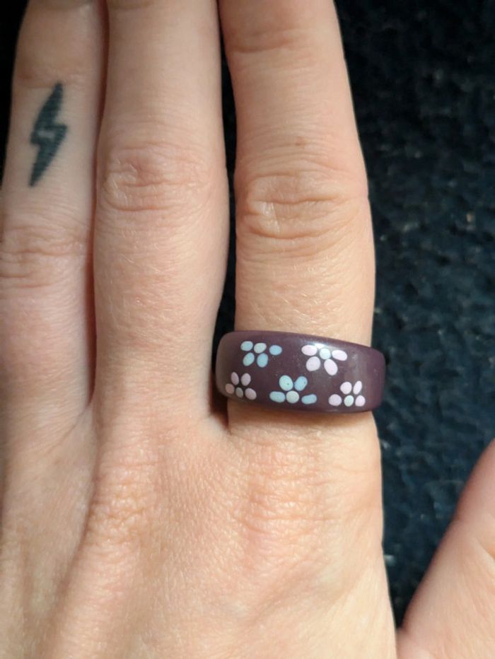 Bague fantaisie en résine