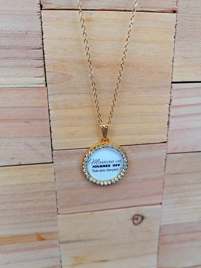 Collier avec pendentif strass personnalisé " maman en journée of vois avec ton père". Cadeau fête des mères, maman. - photo numéro 2
