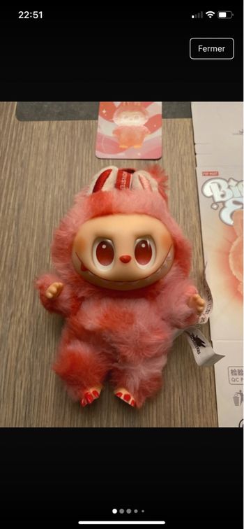 Labubu rouge neuf et sous blister  love / amour