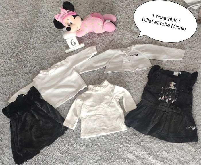 Robes T 6 mois. (Lot de  5 pièces)