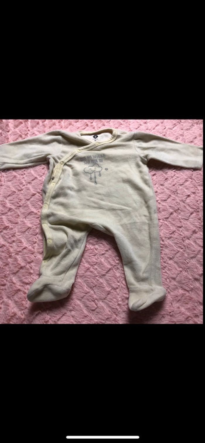 taille 3 mois en parfaite état ! Ni troue ni tache ! Envoie rapide