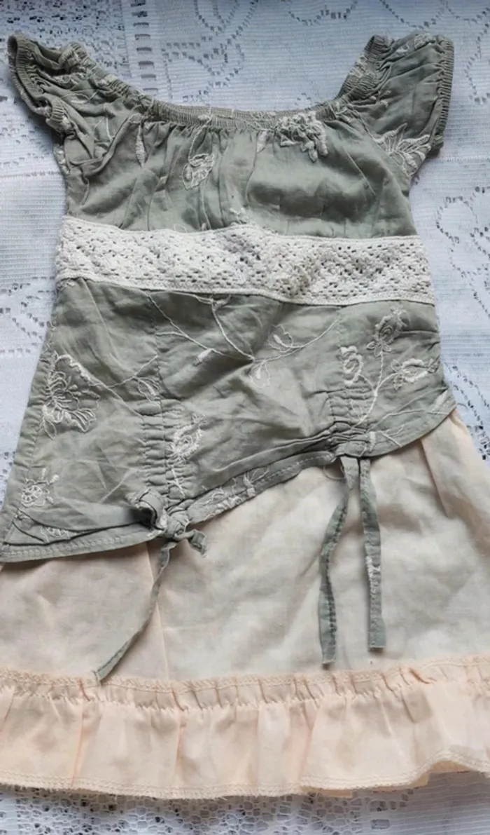 Robe kaki et beige, décontractée, en très bon état, taille 6 mois - photo numéro 3