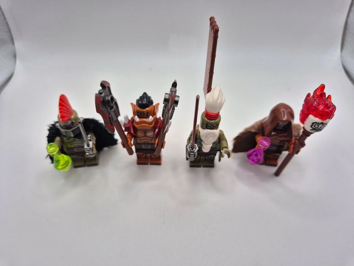 Figurines type lego 4 soldats orcs World Of Warcraft / seigneur des anneaux - photo numéro 6