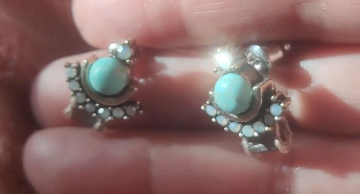 Jolies boucles d'oreilles avec pierre turquoise - photo numéro 6