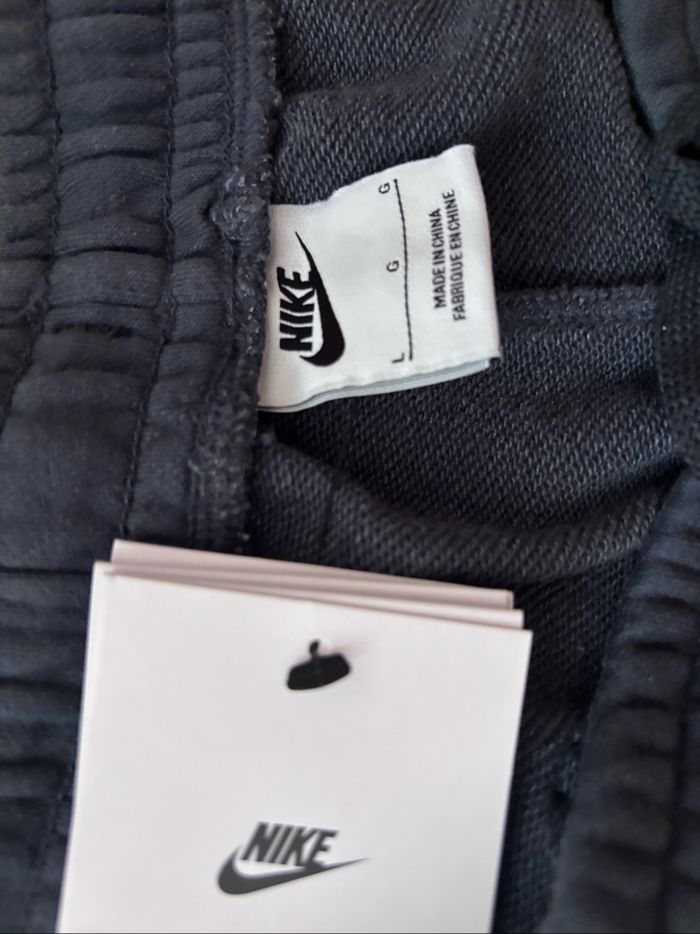 Short NIKE neuf avec étiquette taille  L - photo numéro 7