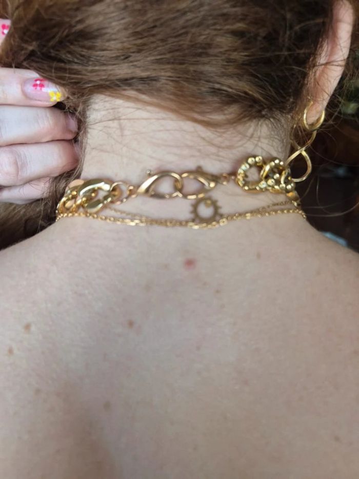 Robe moulante uni et collier - photo numéro 5