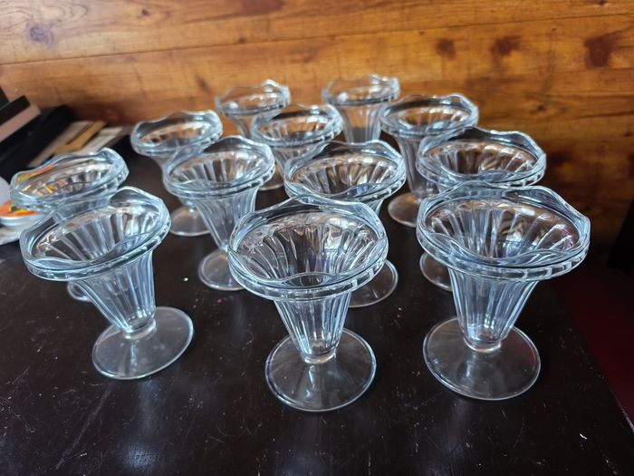 Lot de 12 coupes a glaces