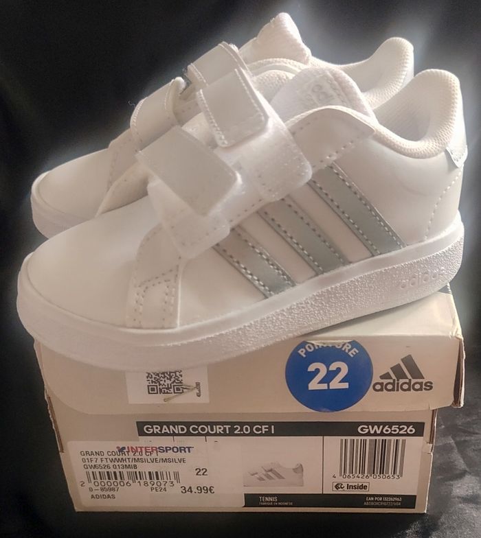 Basket adidas taille 22 - photo numéro 4