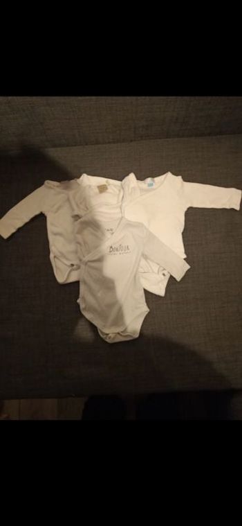 Lot de 4 body taille 3 mois manches longues