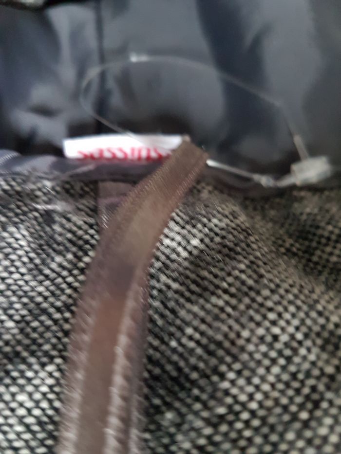 Pantalon gris chiné doublé, tour de taille 76 cm, longueur 99 cm,40% laine, 3 Suisses, taille 40 - photo numéro 4