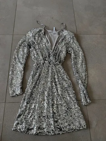 Robe argenté à sequins pageone, taille XS, très bon état