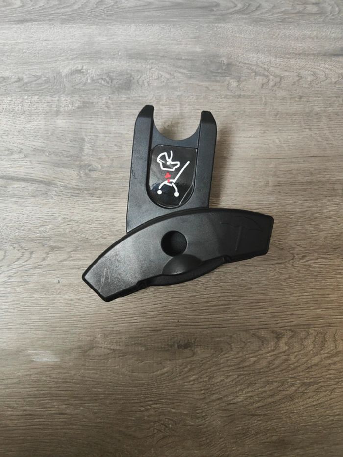 1 adaptateur cosy yoyo gauche