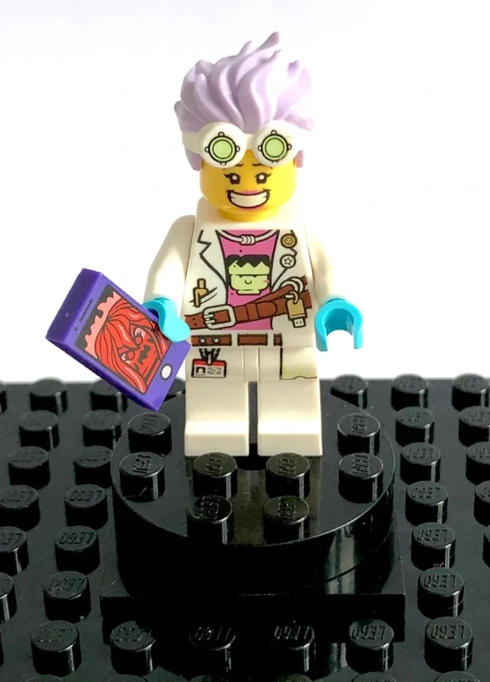 LEGO Hidden Side - J. B. Watt, large smile/annoyed