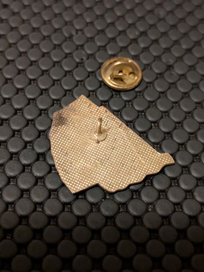 Pin's bateau voilier asiatique ying Yang - photo numéro 2