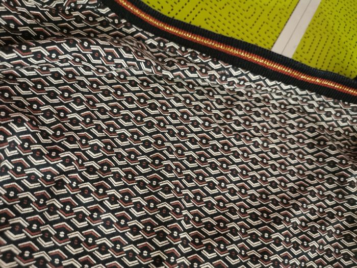 Polo manches longues fantaisie avec motifs et col V - photo numéro 2