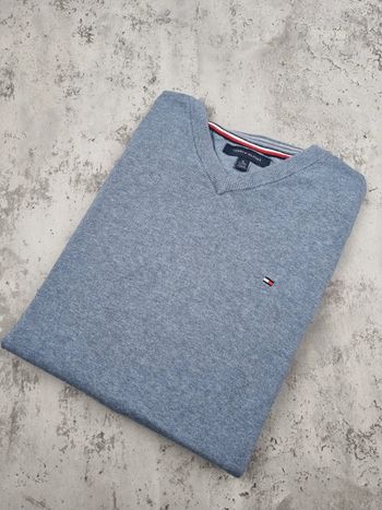 Pull col V Tommy Hilfiger bleu clair – Taille XL Homme