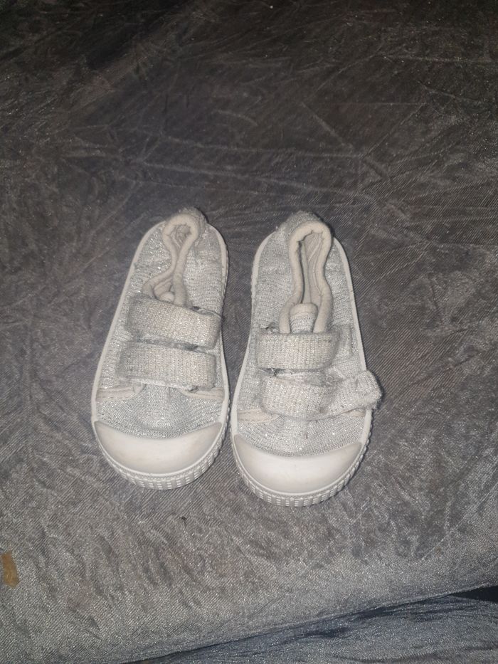 Basket grise taille 20