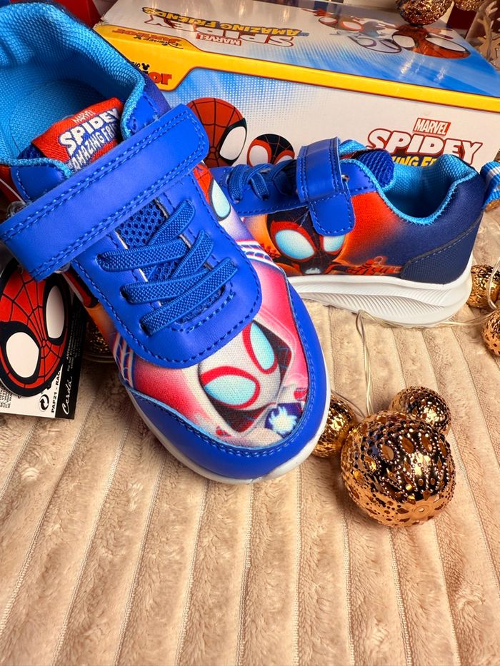 Basket Spidey et ces amies - photo numéro 4