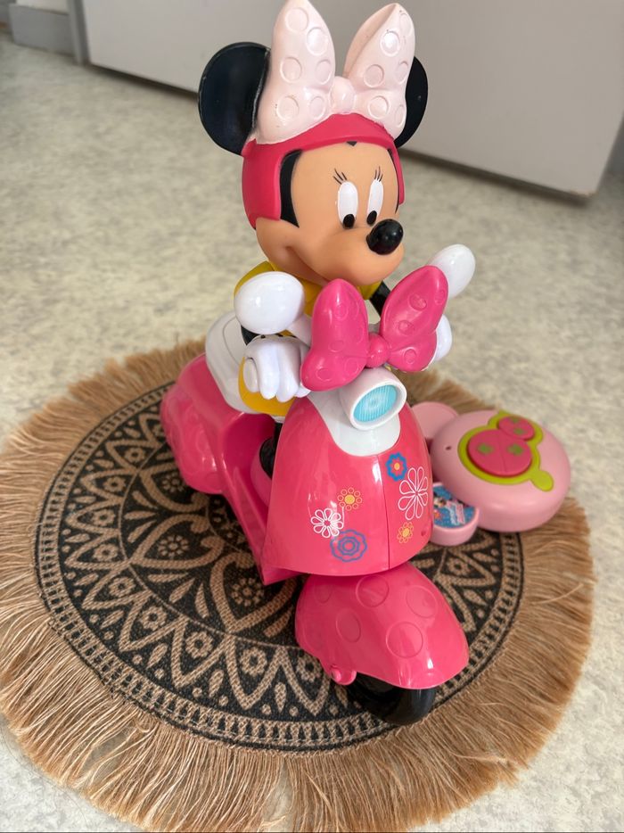 Scooter télécommandé Minnie Disney - photo numéro 3