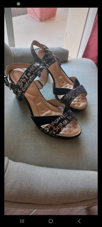 Chaussures à talon neuves