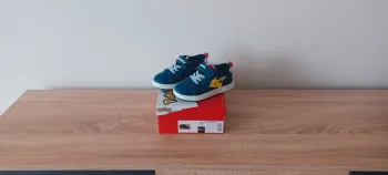 Baskets à scratch garçon Pikachu Pokemon, taille 25, neuves jamais portées.
