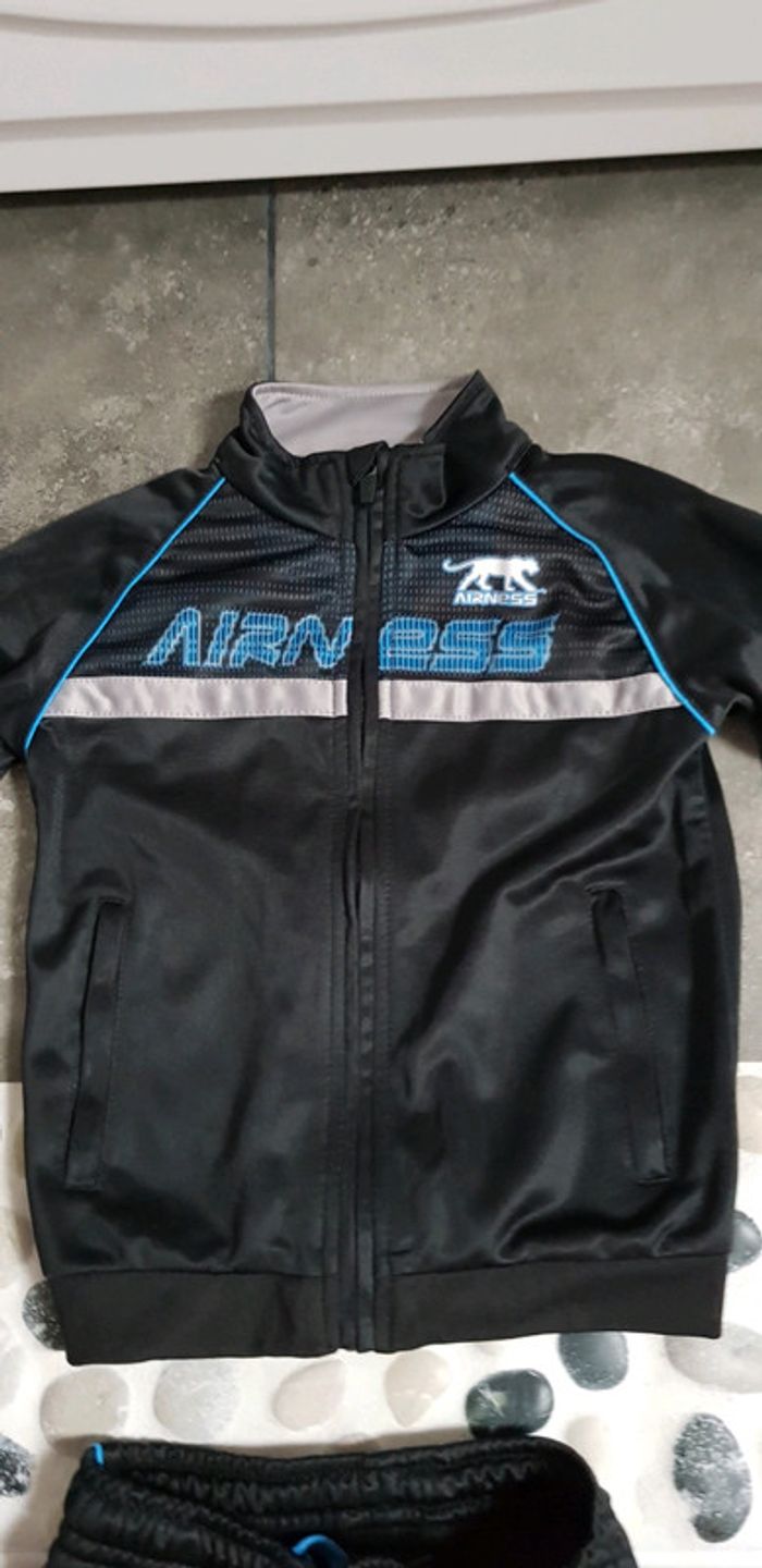 Survêtement airness taille 6 ans - photo numéro 2
