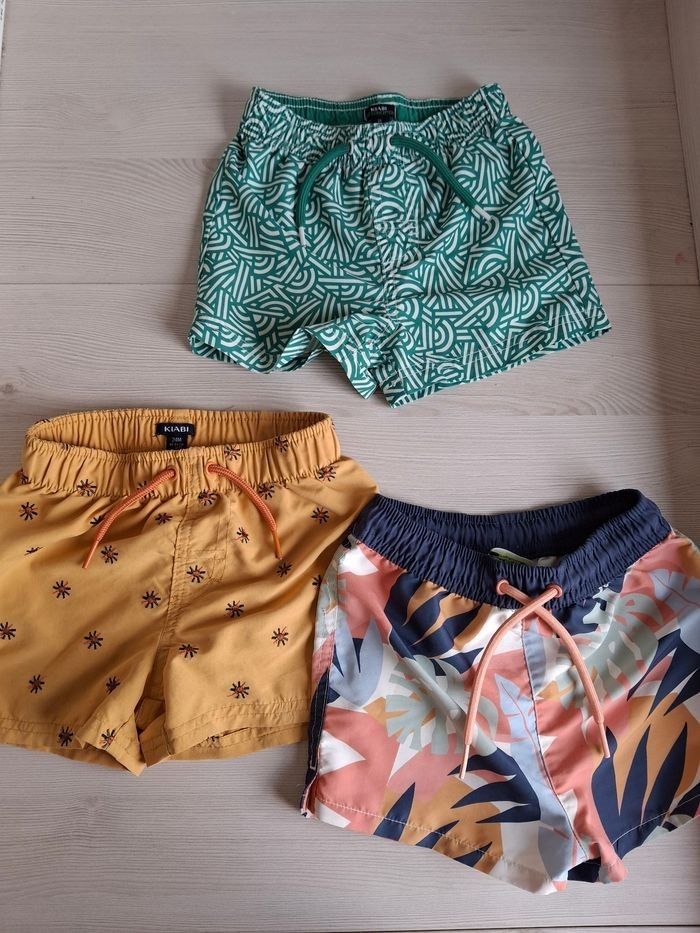 Lot plage garçon  anti-UV short et accessoires  2 ans - photo numéro 2