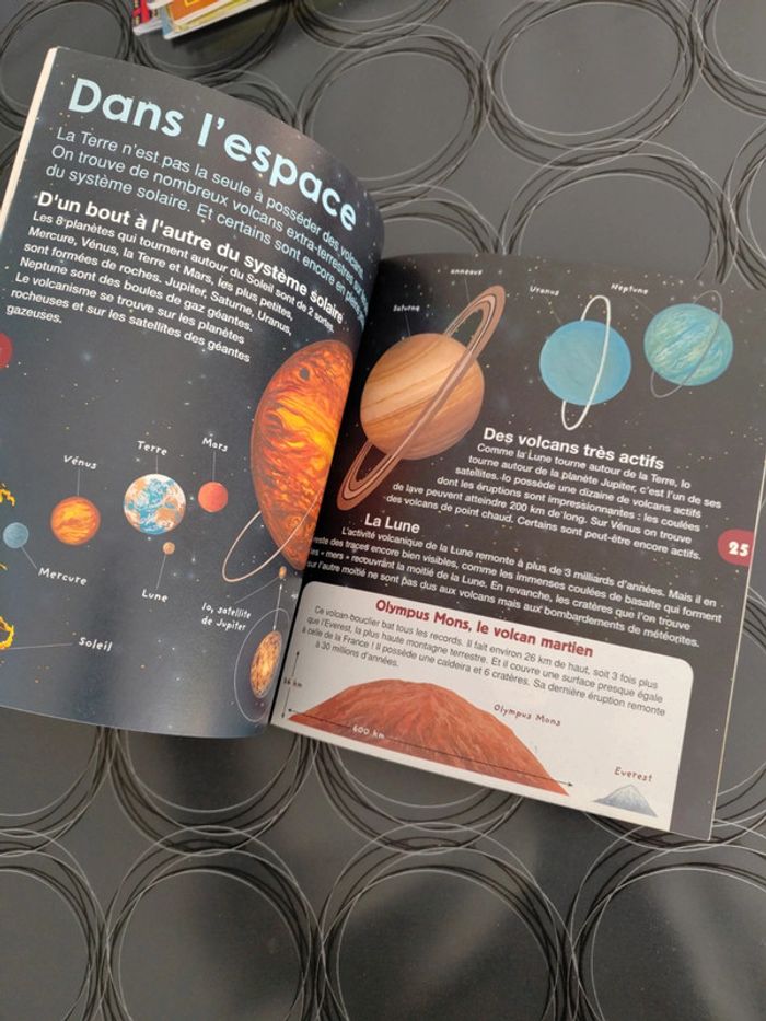 Livre sur les volcans pour enfants en très bon état - photo numéro 2