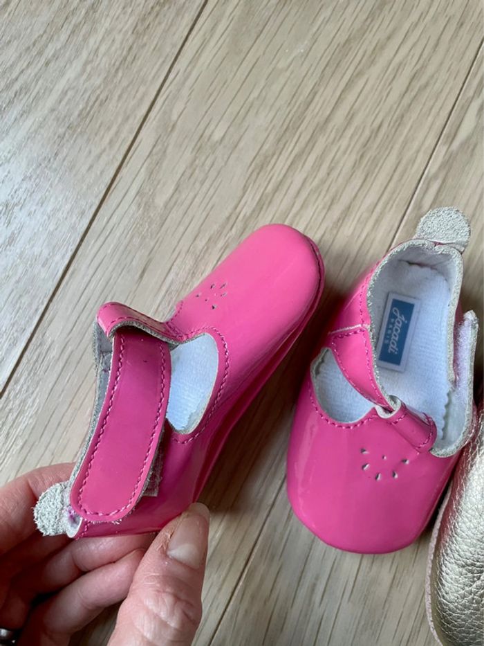 Deux paires de chaussons cuir souple - photo numéro 2