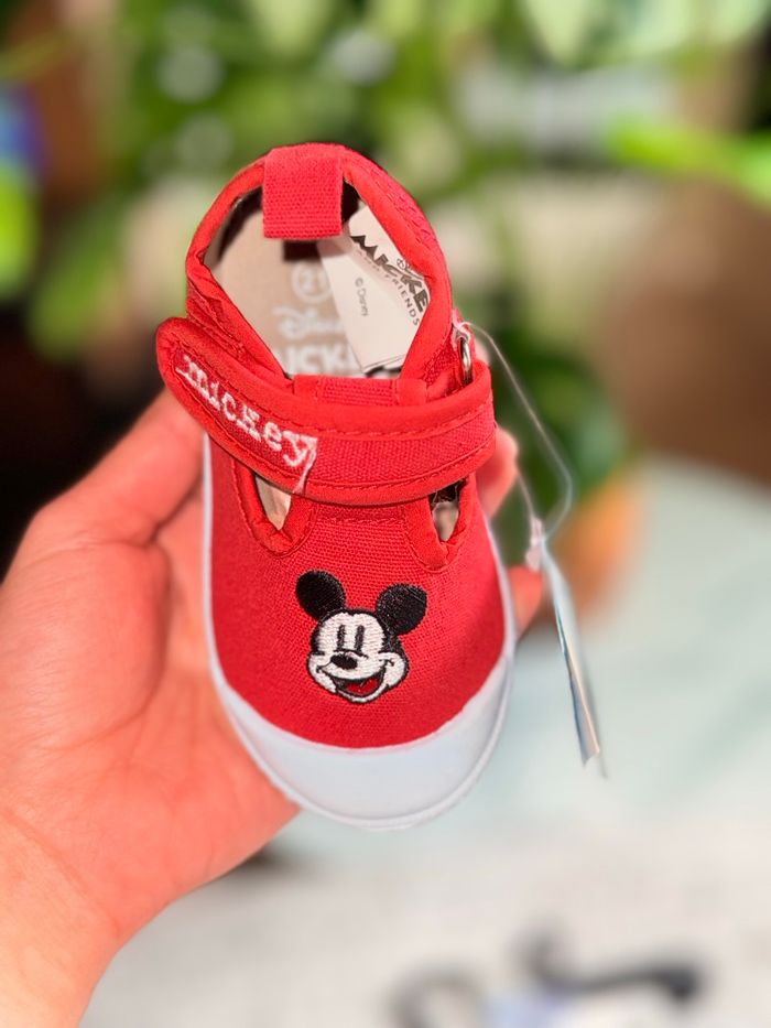 Chaussures Mickey Disney - Neuves avec étiquette - Taille 21 🐭 - photo numéro 3