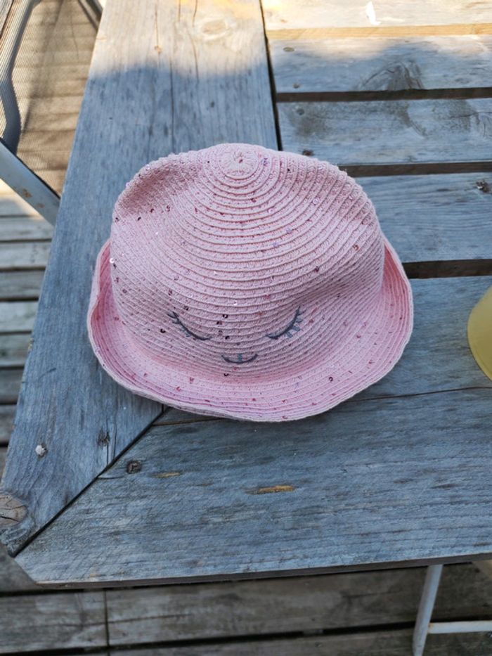 Chapeau rose taille 18.36 mois