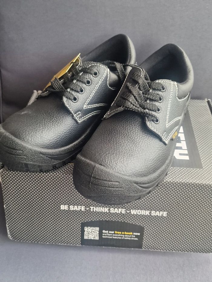 Chaussures basses de sécurité neuves safety jogger - photo numéro 2