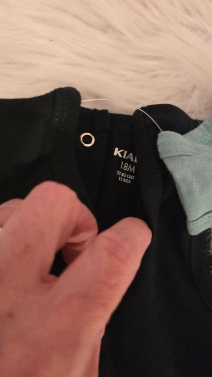 Neufs non portés 🥰💙 débardeurs 18mois  garçon 💙🥰 - photo numéro 3