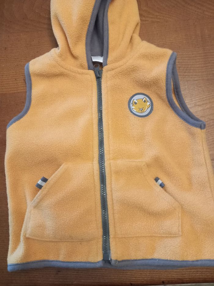 Gilet sans manches avec capuche - photo numéro 2