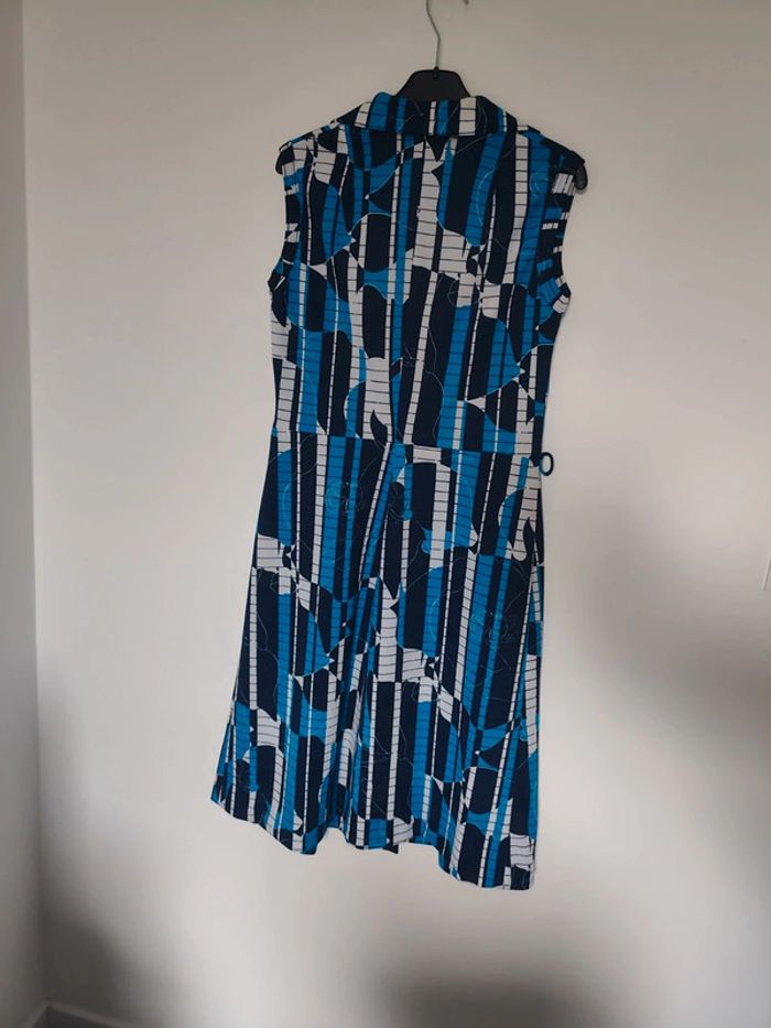 Robe bleue vintage motifs graphiques - photo numéro 5