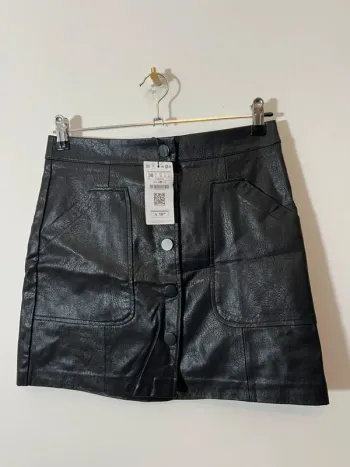 Jupe en similicuir Zara