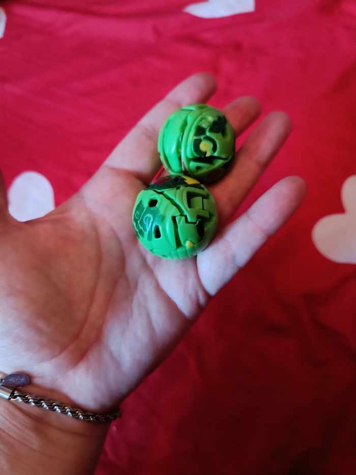Deux bakugan - photo numéro 8