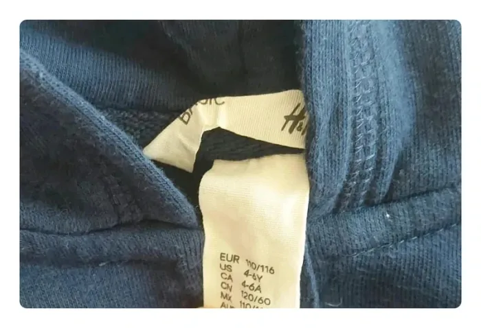 Gilet zippé à capuche bleu foncé, H&M en très bon état, taille 4/6 ans - photo numéro 2