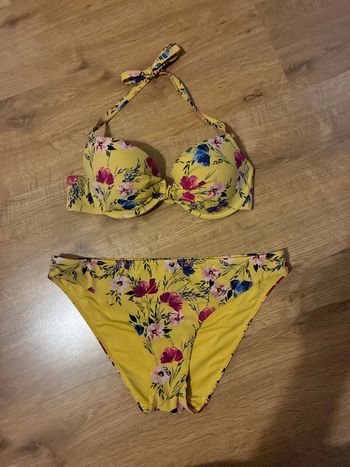 Maillot de bain jaune fleuri