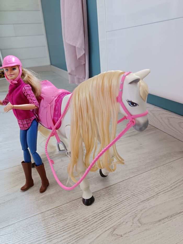 Barbie et son cheval qui marche - photo numéro 5