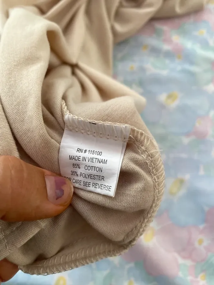 Très beau tee-shirt beige en très bon état 44 - photo numéro 5