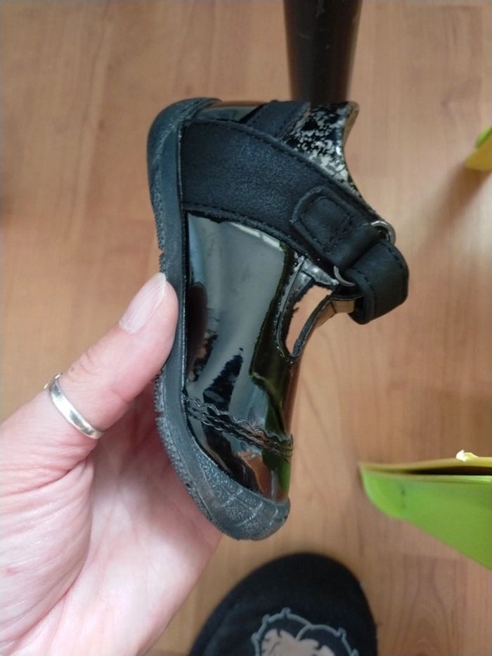 Jolies chaussures vernies taille 20 - photo numéro 8